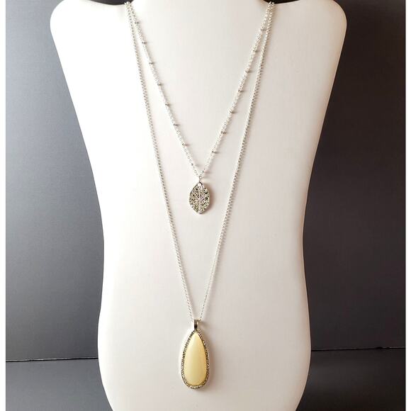 Silver Tone Layered Necklace Leaf and Teardrop Pendants 38" Chain - Picture 1 of 10